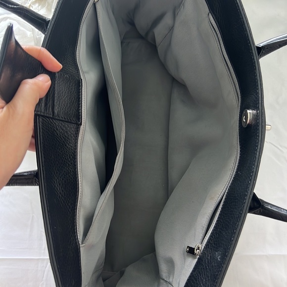 AUTHENTIC - Chanel black executive cerf tote medium. - Picture 7 of 16